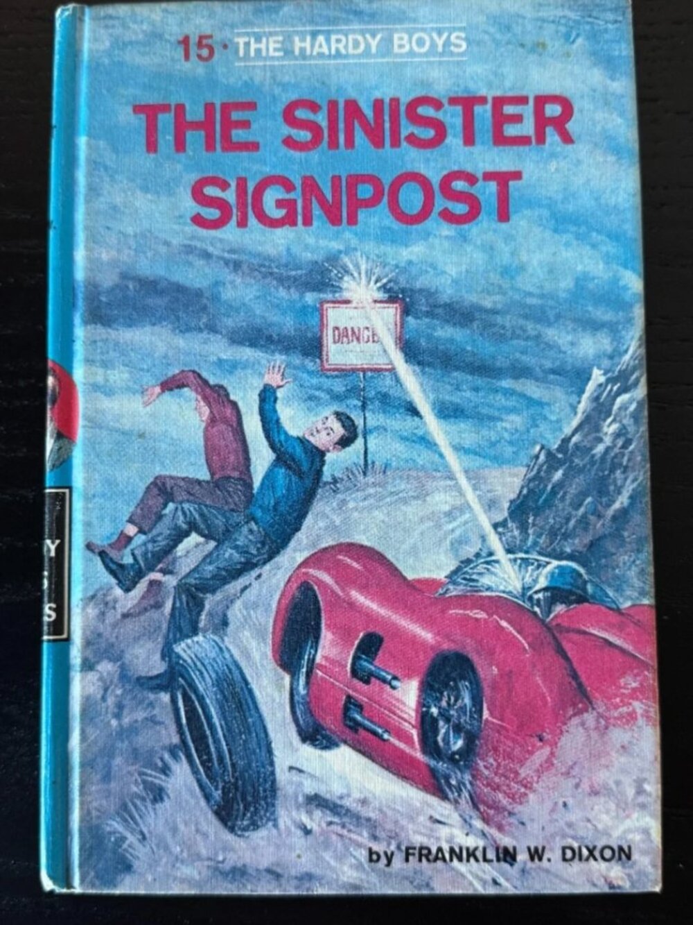 Vintage Hardy Boys #15 SINISTER SIGNPOST Classic Mystery Youth Fiction 1968